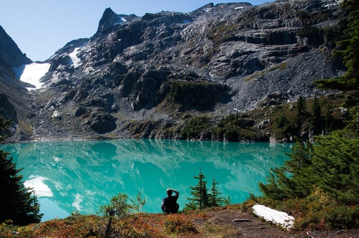 a stunning mountainous landscape surrounding a lake, utilizing dynamic range in photography 